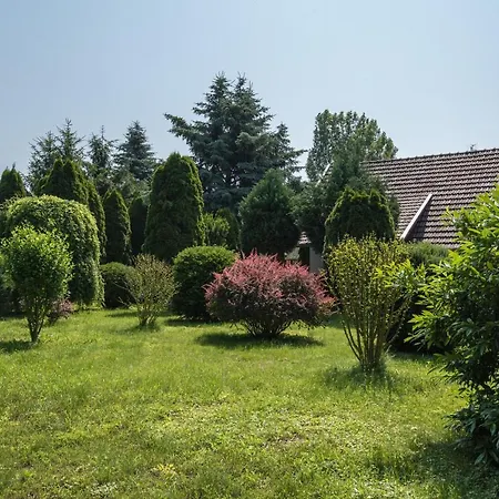 Posteleki Vendeghaz-nyugalom Szigetei Holiday home *