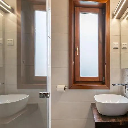 Posteleki Vendeghaz-nyugalom Szigetei * Jula