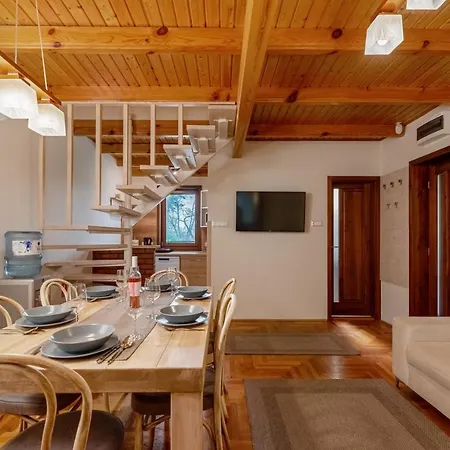 Posteleki Vendeghaz-nyugalom Szigetei Case de vacanță *