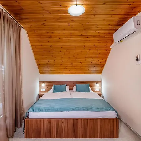 Case de vacanță Posteleki Vendeghaz-nyugalom Szigetei Jula