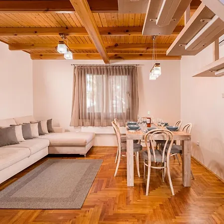 Posteleki Vendeghaz-nyugalom Szigetei Case de vacanță *