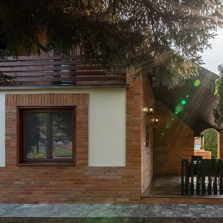 Posteleki Vendeghaz-nyugalom Szigetei Holiday home *