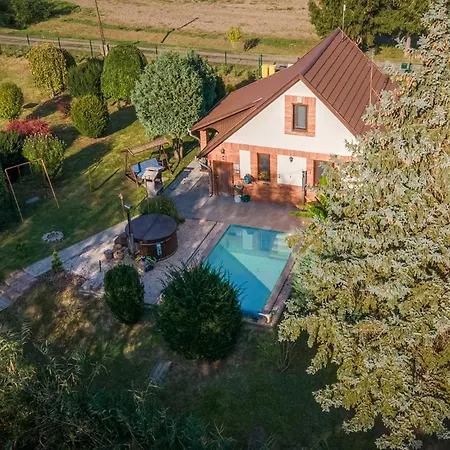 Posteleki Vendeghaz-nyugalom Szigetei Holiday home