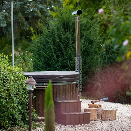 Posteleki Vendeghaz-nyugalom Szigetei * Jula