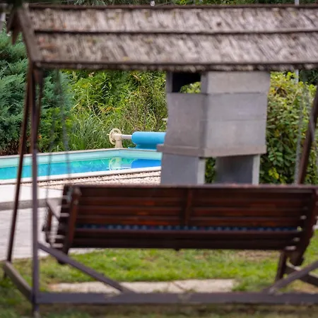 Posteleki Vendeghaz-nyugalom Szigetei * Jula