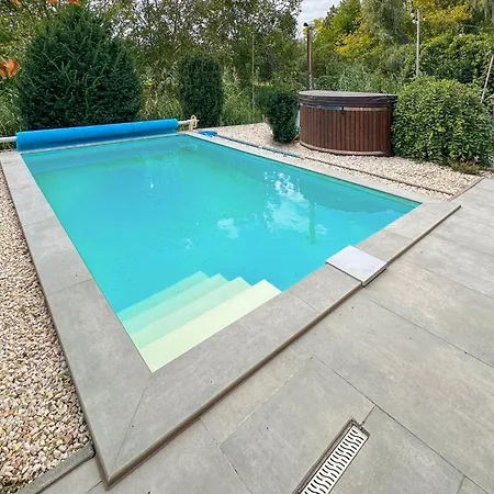 Posteleki Vendeghaz-nyugalom Szigetei Case de vacanță Jula