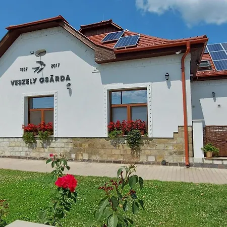 Posteleki Vendeghaz-nyugalom Szigetei Holiday home *