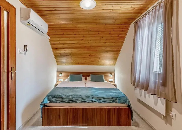 Posteleki Vendeghaz-nyugalom Szigetei * 귤러