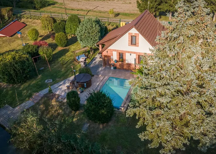 Posteleki Vendeghaz-nyugalom Szigetei Case de vacanță *